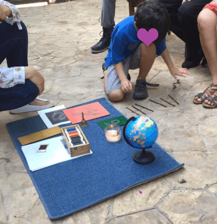 Preparación de materiales para el cumpleaños Montessori